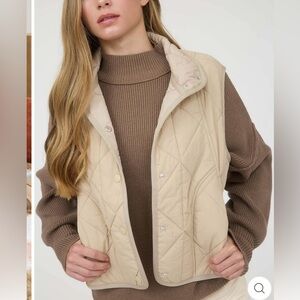 Quilted Sleeveless puffer Vest - Beige